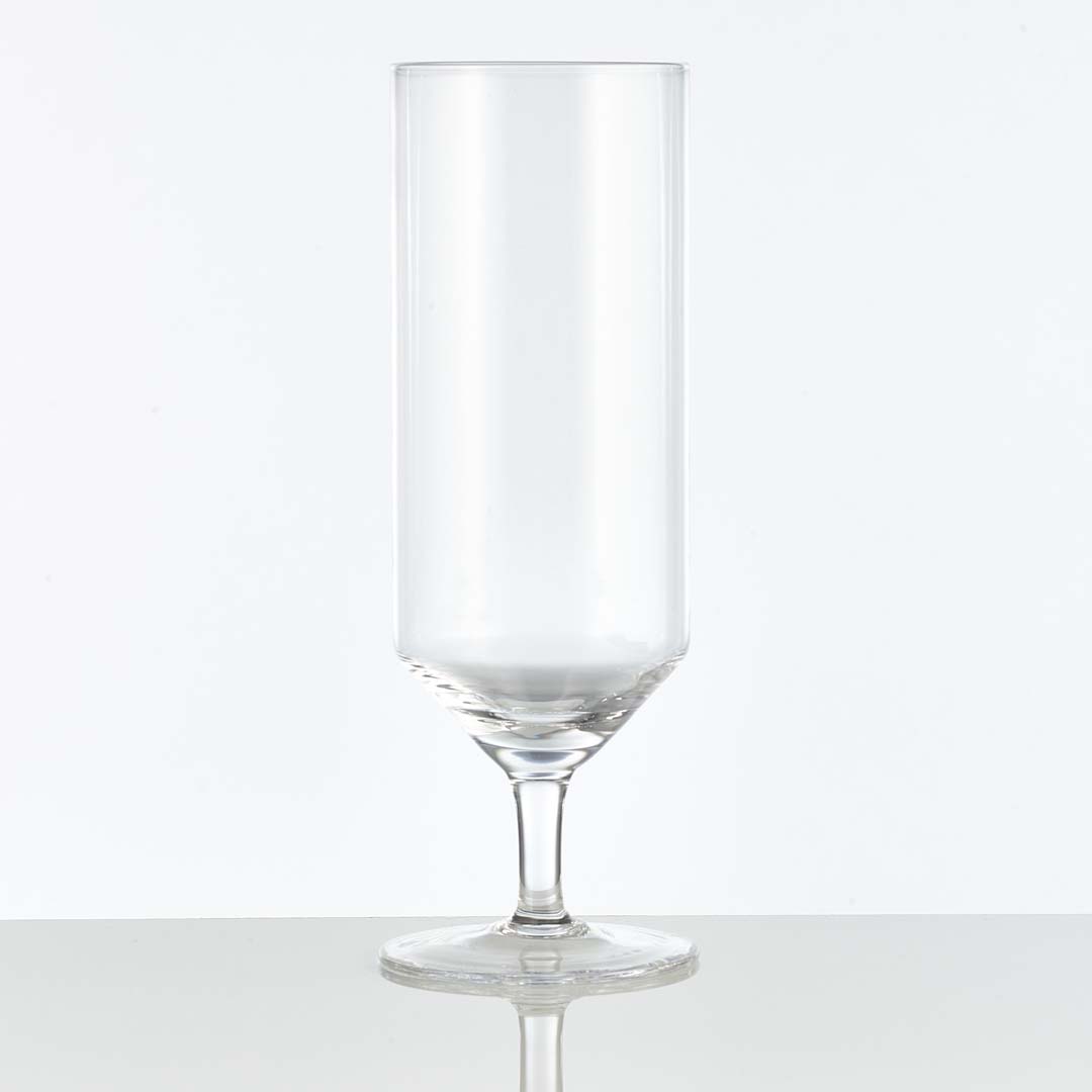 A 14 oz footed stange glass